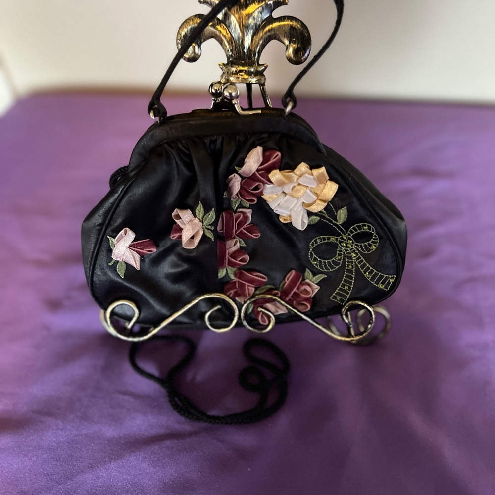 Elegant Black Floral Embroidered Women's Bag